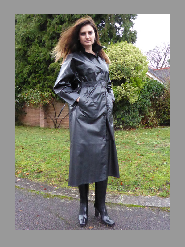 Danielle waterproof mackintosh in black shiny surface proofed cotton ...