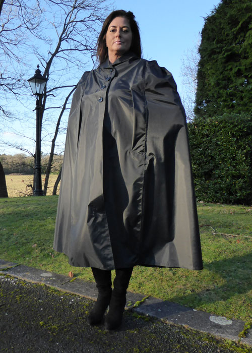 Sheridan Cape in Black Nylon-silk - Hamilton Classics Rainwear